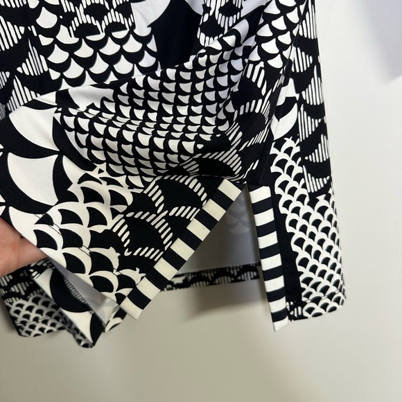 J.McLaughlin Black White Artsy Abstract 3/4 Sleeve Tunic Top Size Medium - Picture 4 of 6